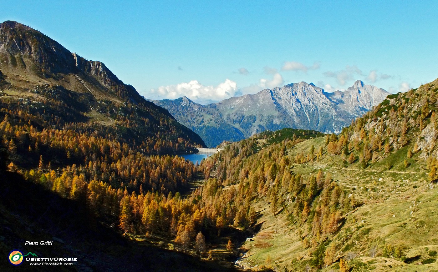 29 Valle di Corno, Lago Pian Casere con vista in Pegherolo.JPG